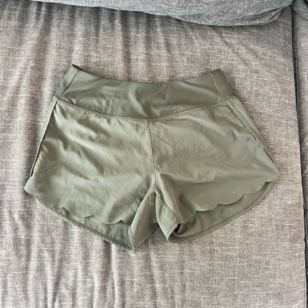 Olive green tennis/golf/athletic scalloped shorts with pocket